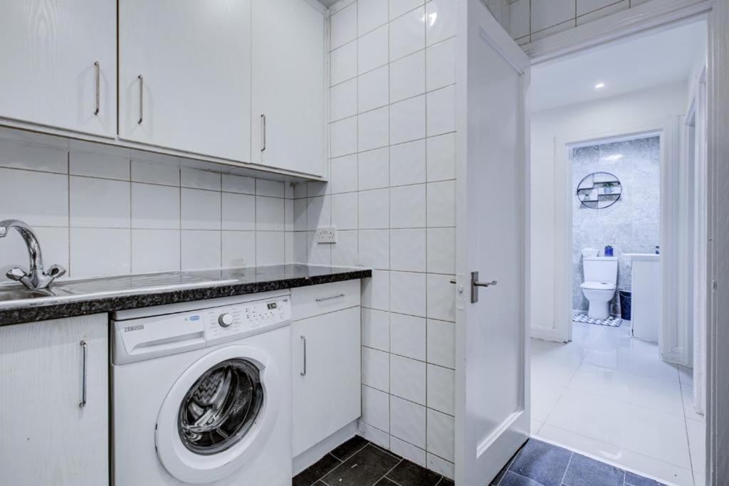 Hyde Park Apartment 2 Bedroom London Eksteriør billede
