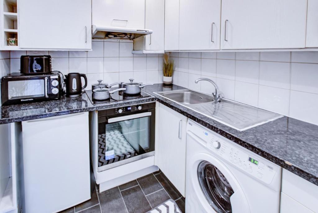 Hyde Park Apartment 2 Bedroom London Eksteriør billede